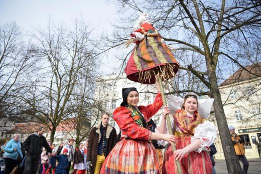 Vítání jara v Plzni - vynášení Morany